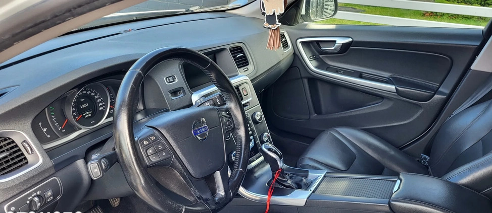Volvo V60 cena 39900 przebieg: 299666, rok produkcji 2016 z Jarocin małe 79